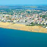 Sun, Sea And Poolside Bliss-beahost Apartment Bibione