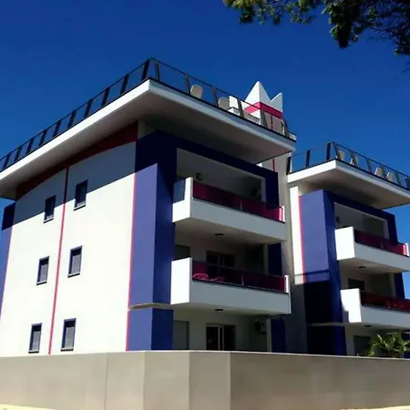 Apartamento Sun, Sea And Poolside Bliss-beahost