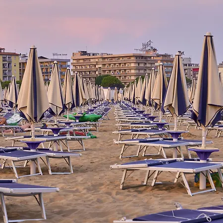 Sun, Sea And Poolside Bliss-beahost Apartment *