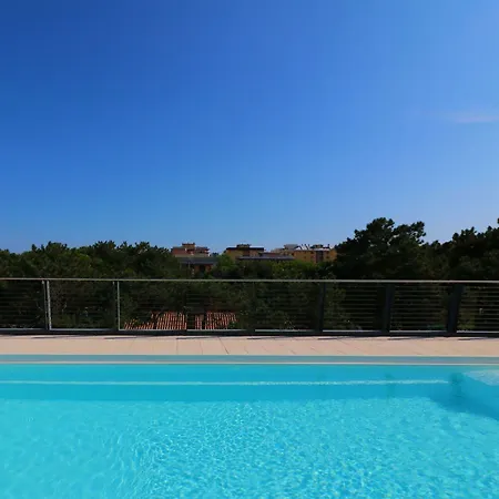 Sun, Sea And Poolside Bliss-beahost Apartment *