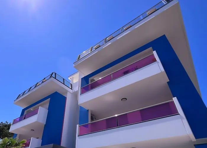 Sun, Sea And Poolside Bliss-beahost Apartmán *